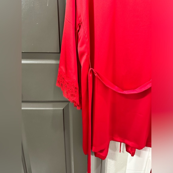 Victoria Secret Red Robe NWT - Picture 7 of 8
